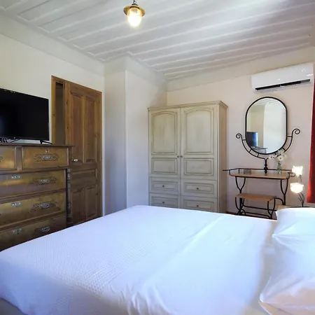 فيلة Stafilos House *