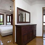 Stafilos House فيلة