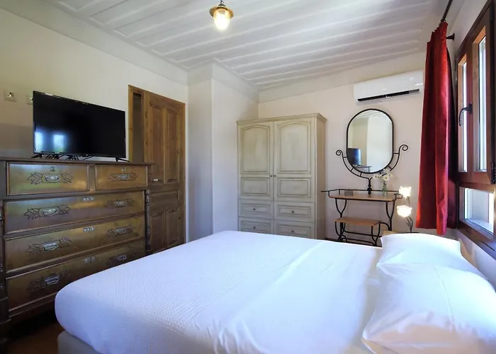 Villa Stafilos House *